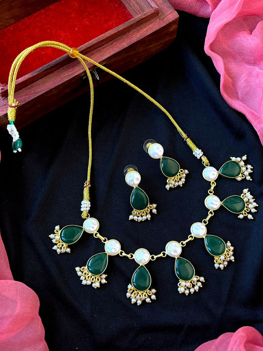 Monalisa Stone with Shell Pearl Choker and Earring set