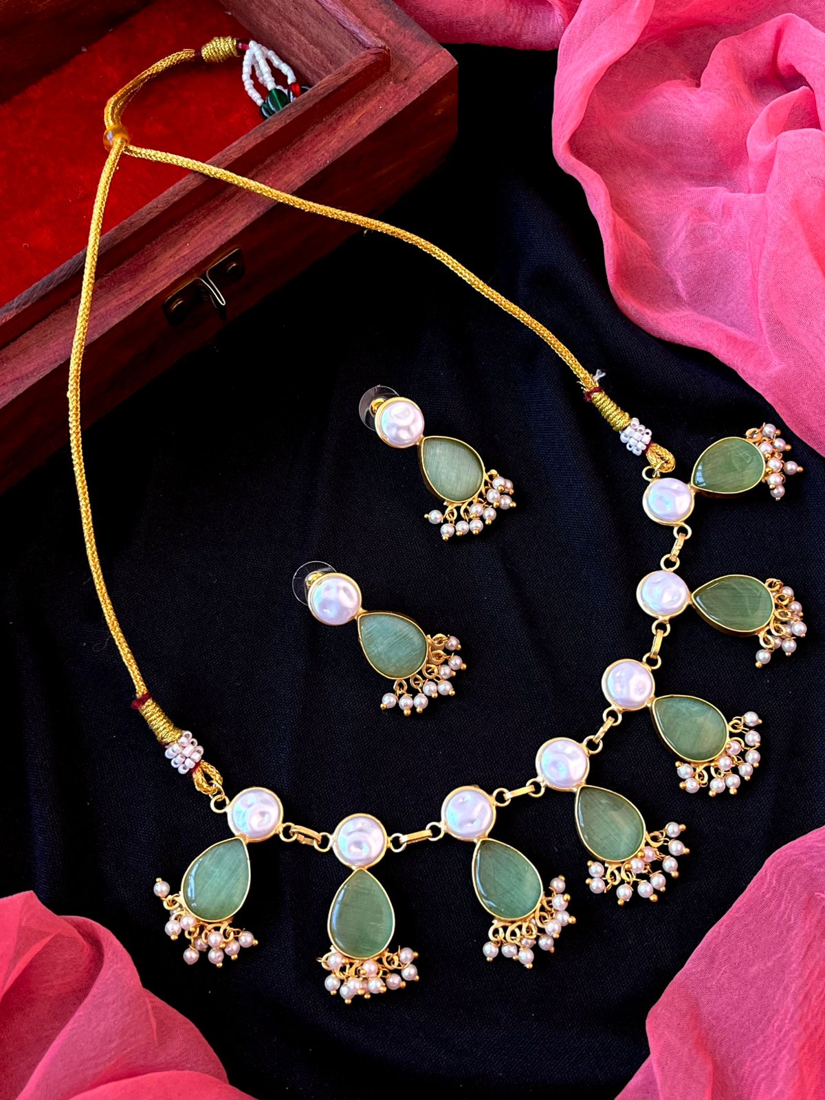 Monalisa Stone with Shell Pearl Choker and Earring set