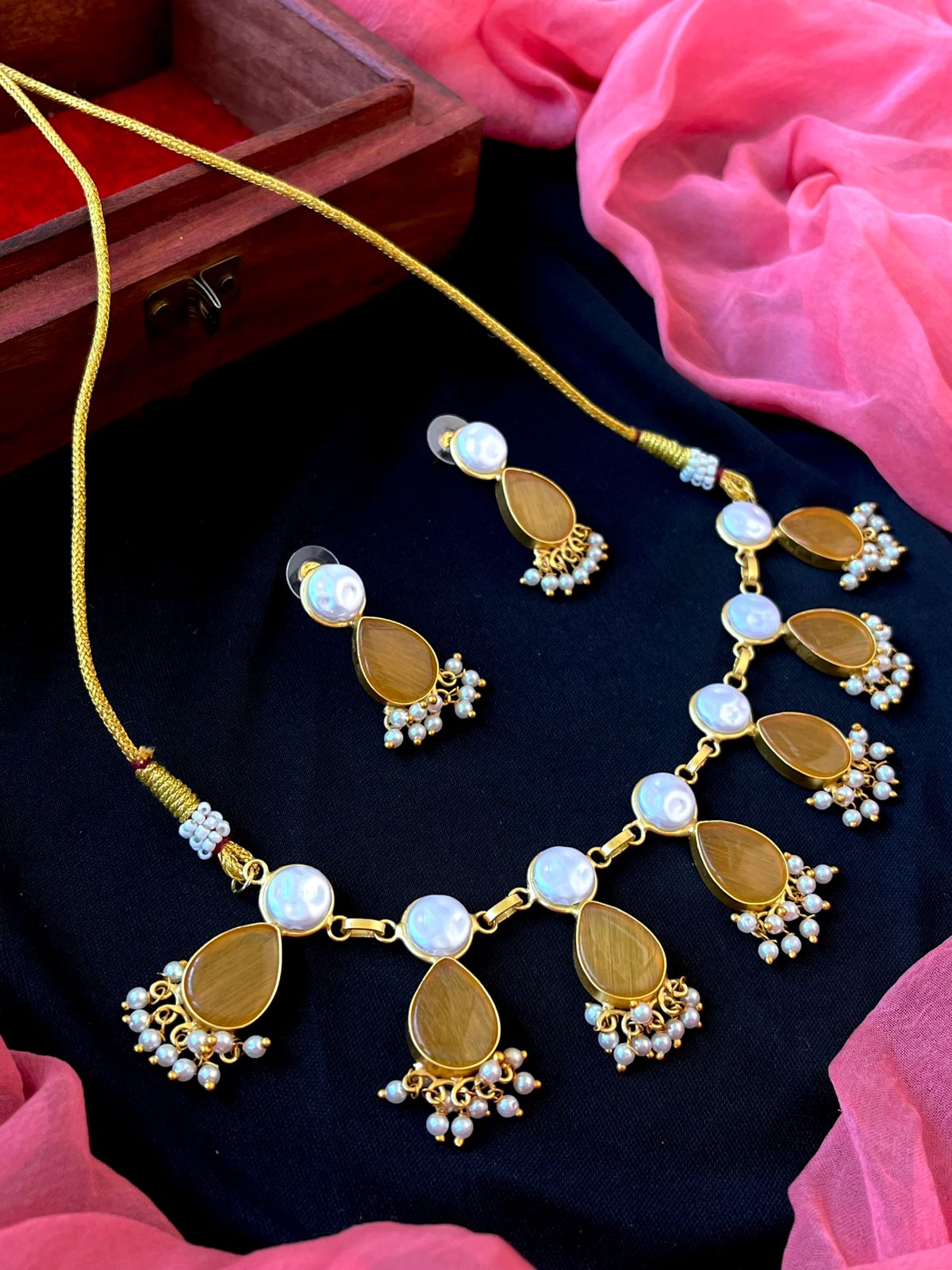 Monalisa Stone with Shell Pearl Choker and Earring set