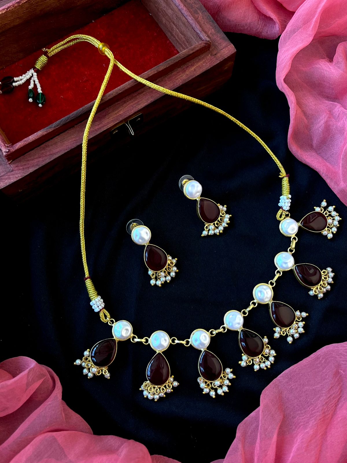 Monalisa Stone with Shell Pearl Choker and Earring set