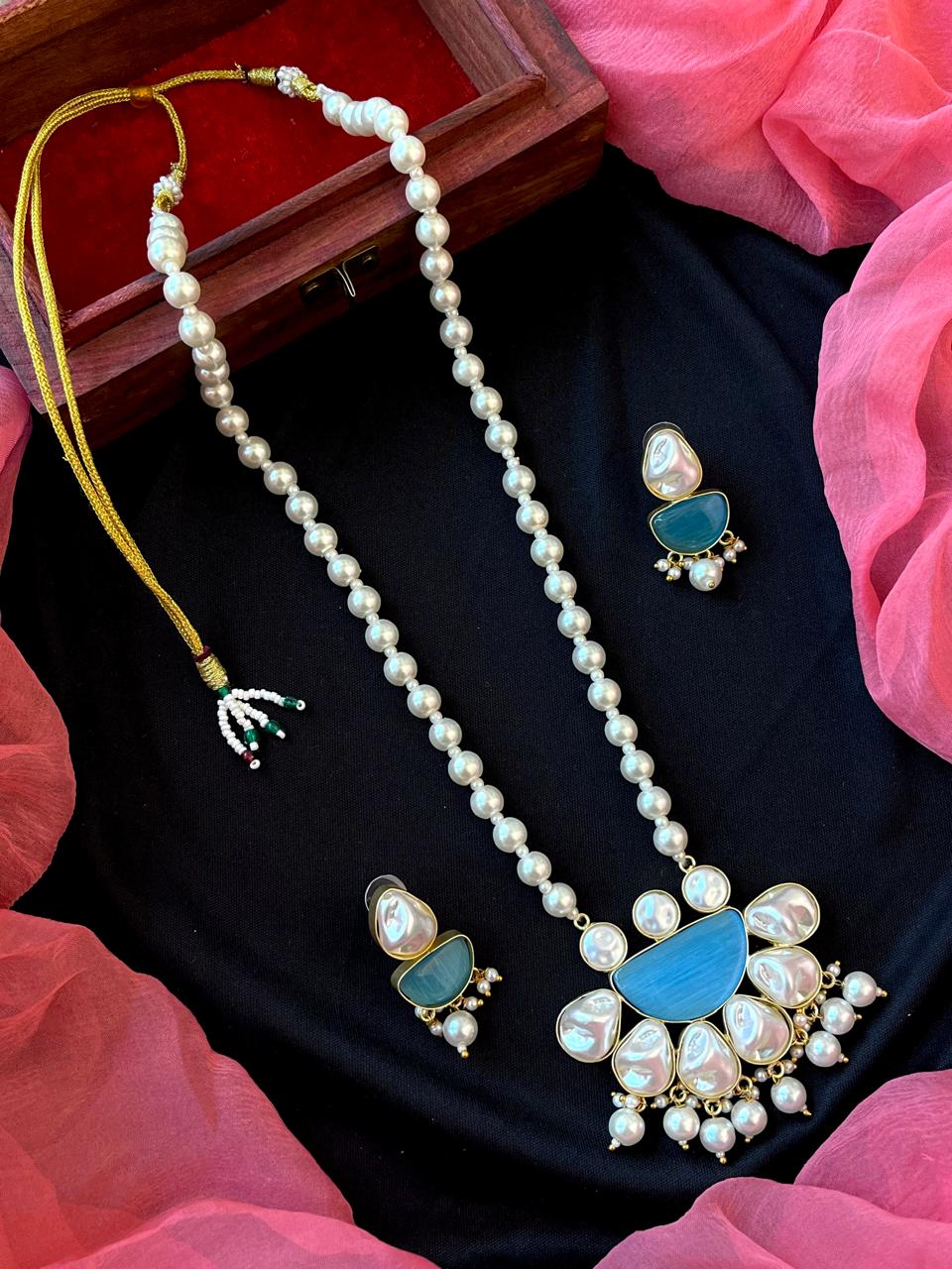 Monalisa Stone with Shell Pearl Pendant Necklace with Earring set