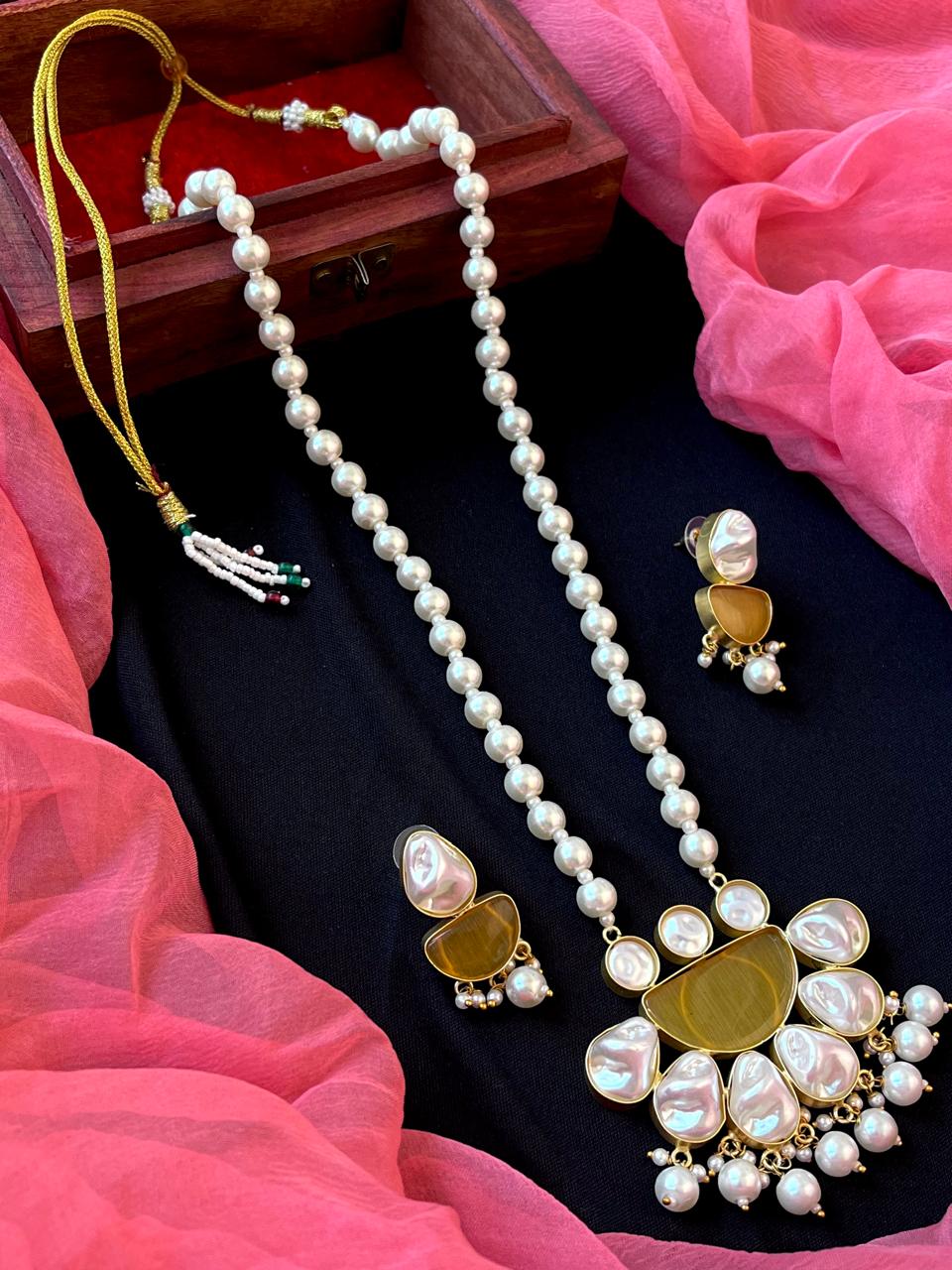 Monalisa Stone with Shell Pearl Pendant Necklace with Earring set