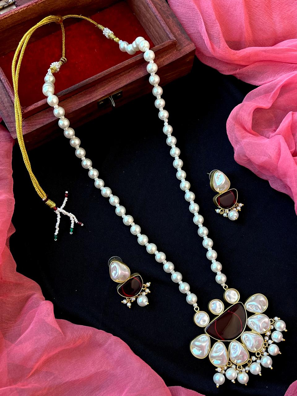 Monalisa Stone with Shell Pearl Pendant Necklace with Earring set