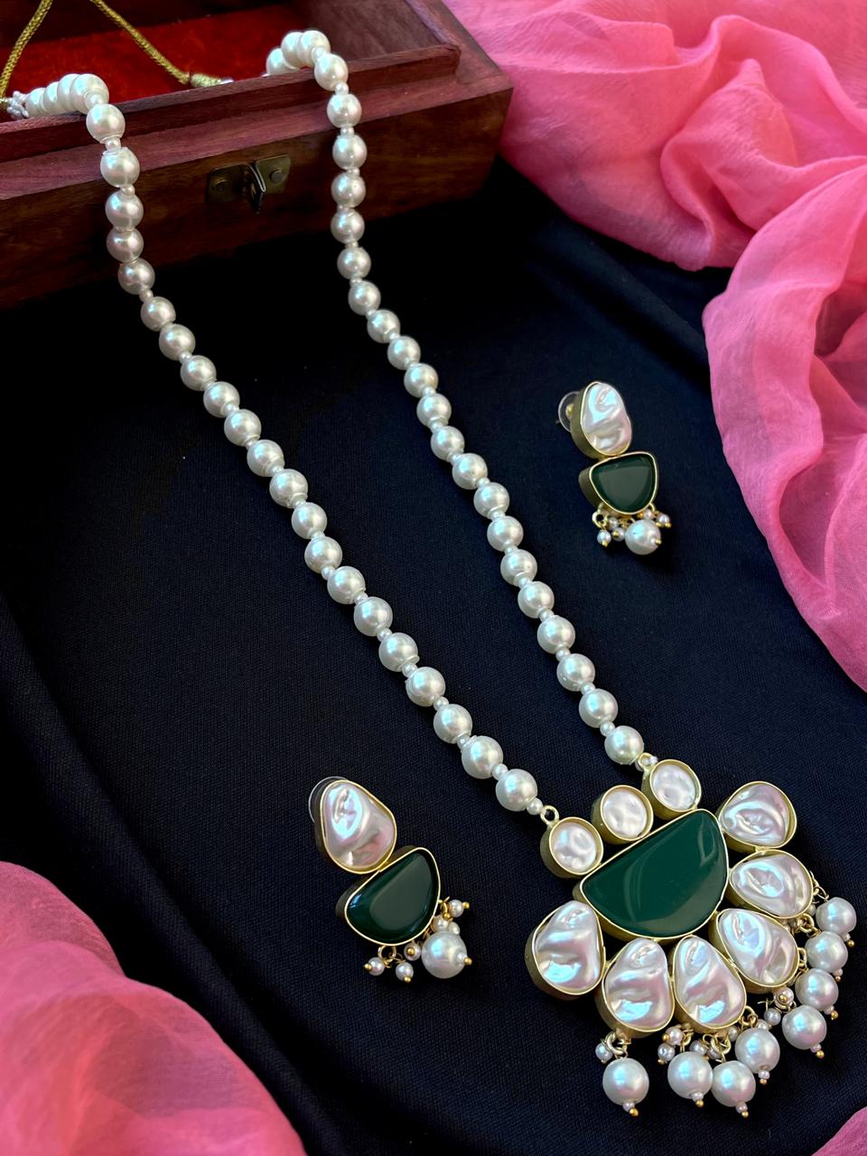 Monalisa Stone with Shell Pearl Pendant Necklace with Earring set