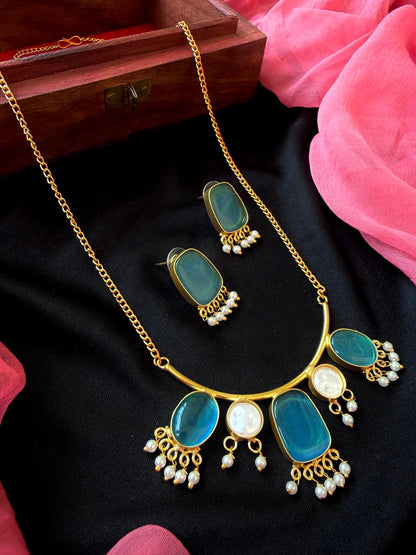 Monalisa Stone with Pearl Pendant chain Necklace and Earring set