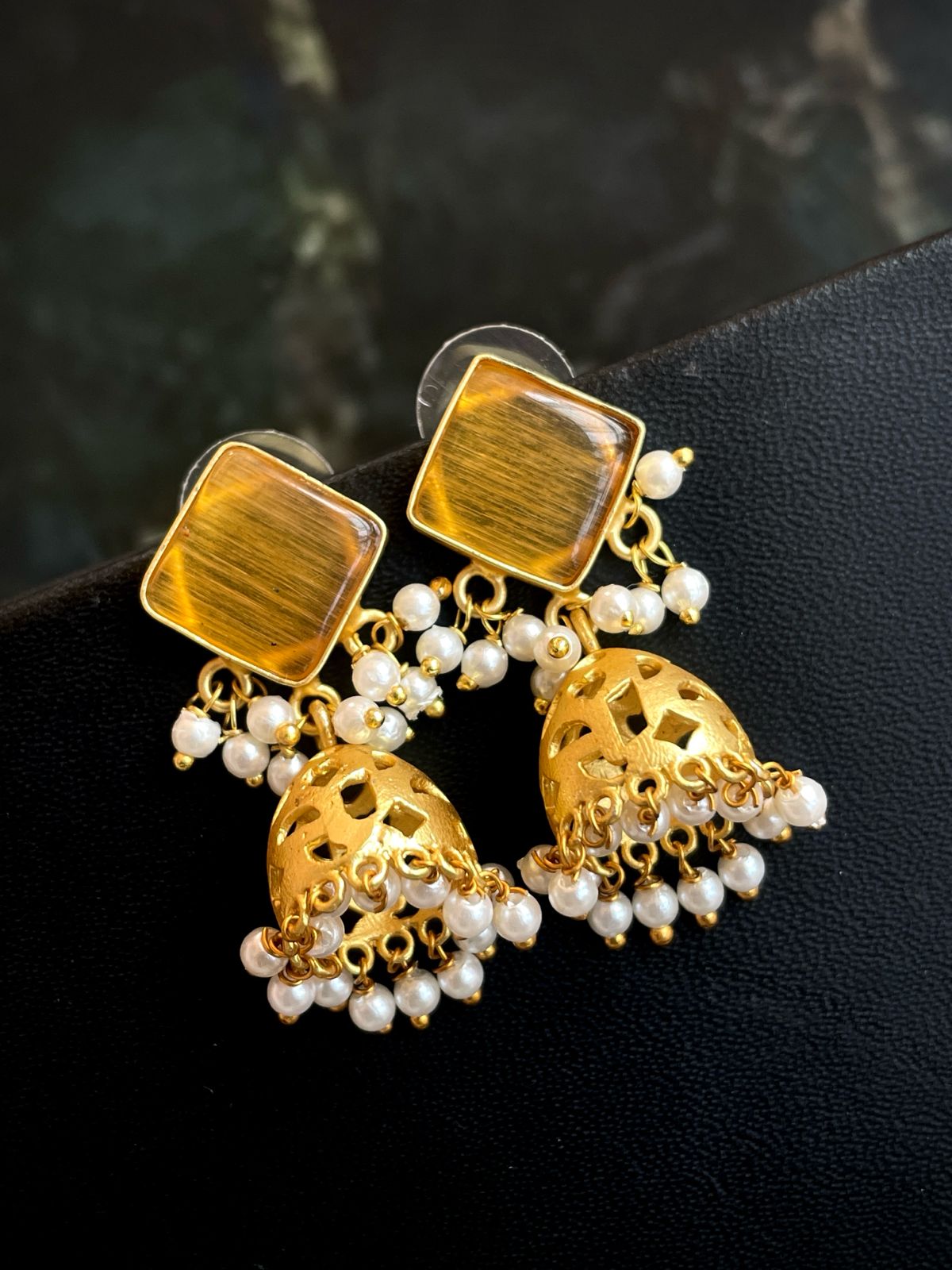 Monalisa Stone Top with Golden Jhumki Earring