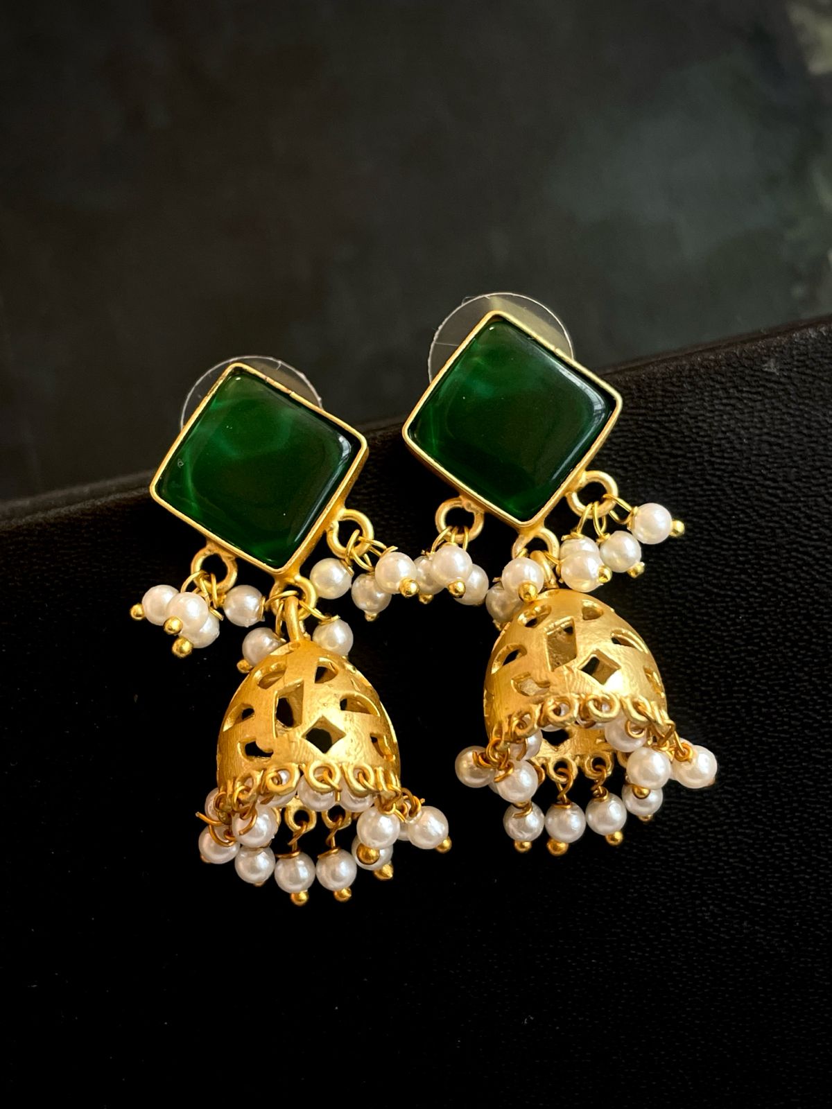 Monalisa Stone Top with Golden Jhumki Earring