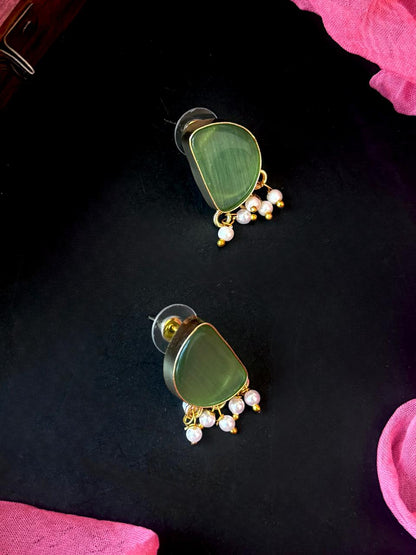 Monalisa Stone Stud Golden Earring