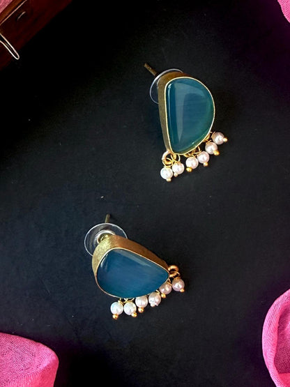 Monalisa Stone Stud Golden Earring