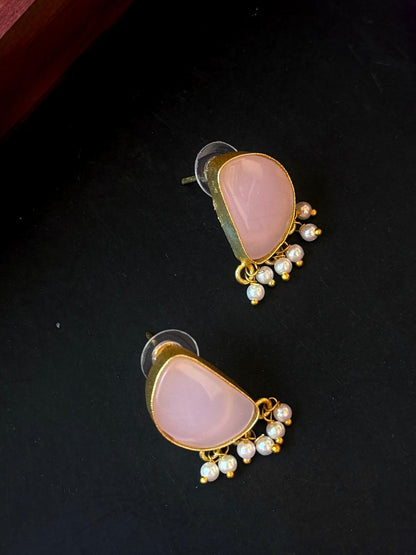 Monalisa Stone Stud Golden Earring