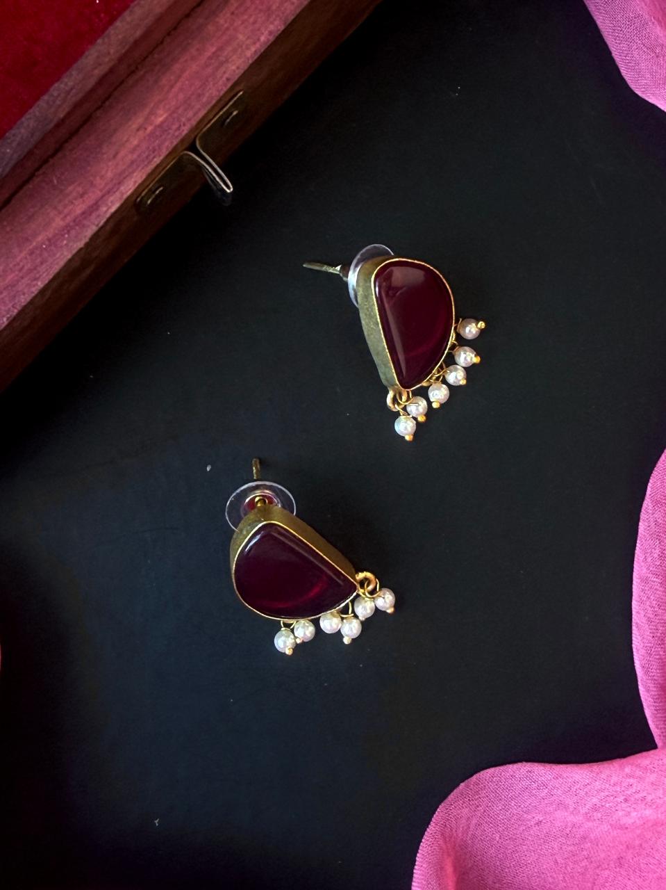 Monalisa Stone Stud Golden Earring