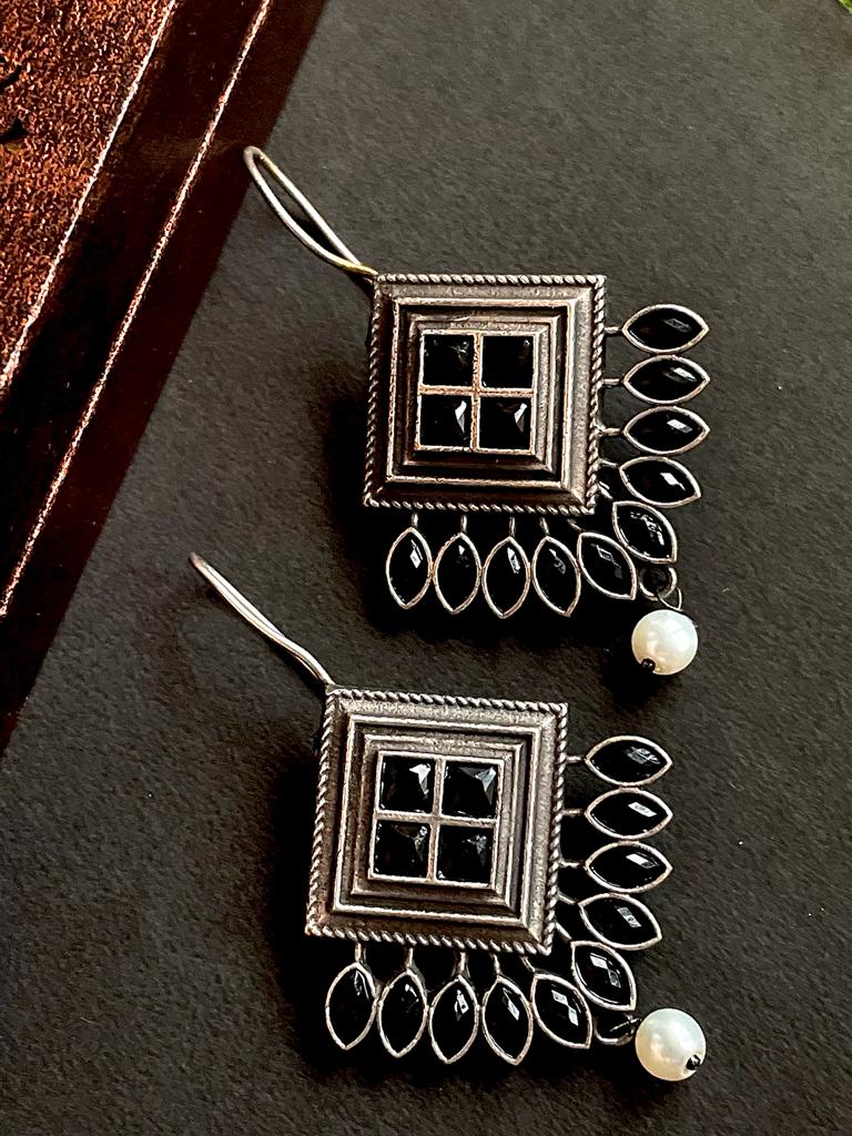 Black Polish Antique look Stud Earring with stone work