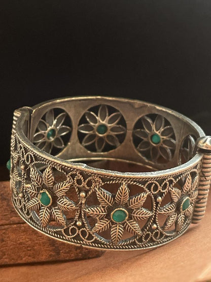 Oxidized Flower Motif Openable Kada