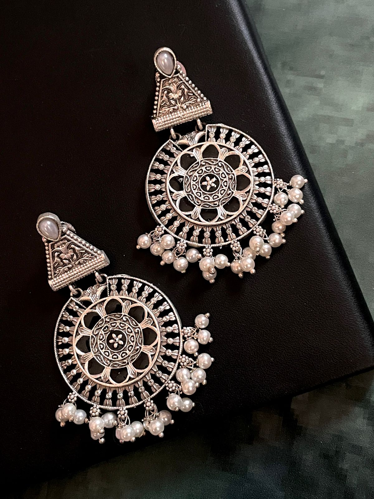 Silver Replica Oxidized Floral with Monalisa Stone Earring