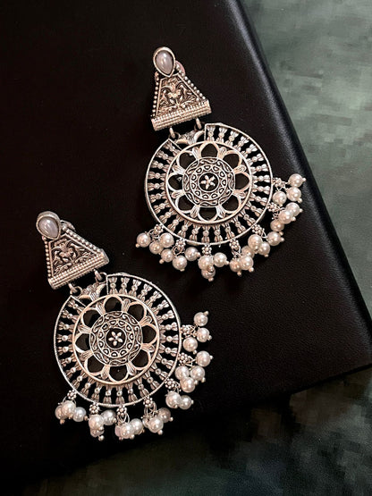 Silver Replica Oxidized Floral with Monalisa Stone Earring