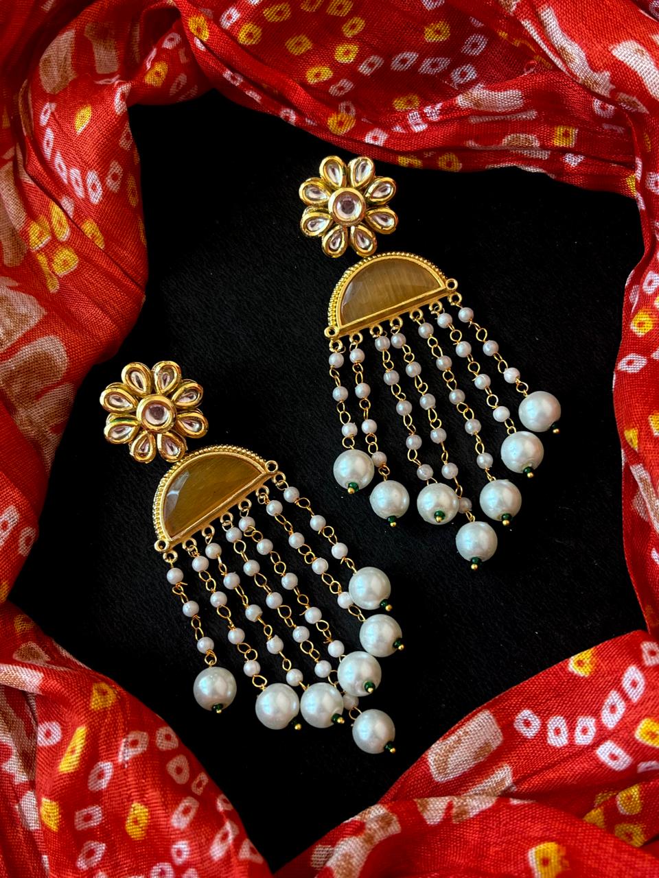 Monalisa Stone with Pearl Latkan Golden Earring