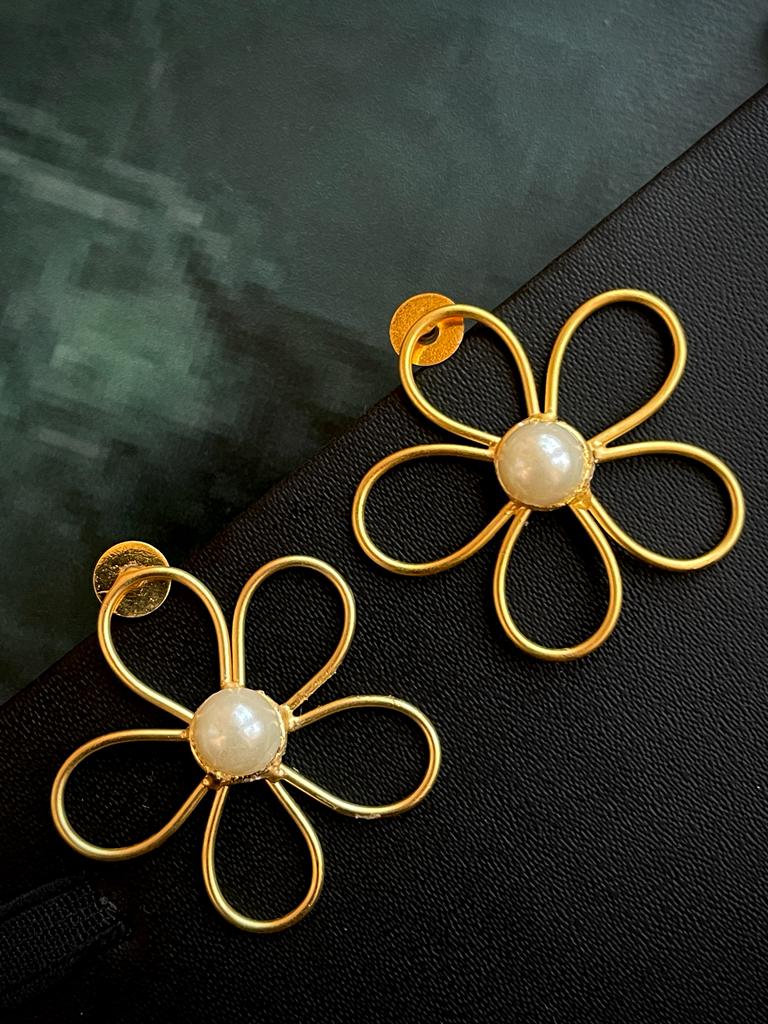 Monalisa Stone Flower Brass Stud Earring