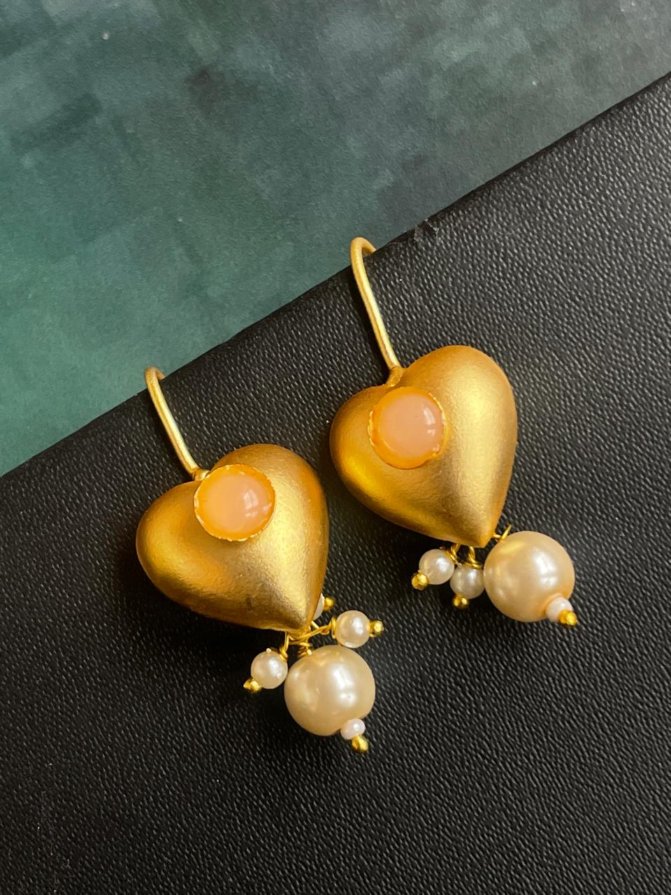 Monalisa Stone Heart Shape Golden Stud Pearl Earring