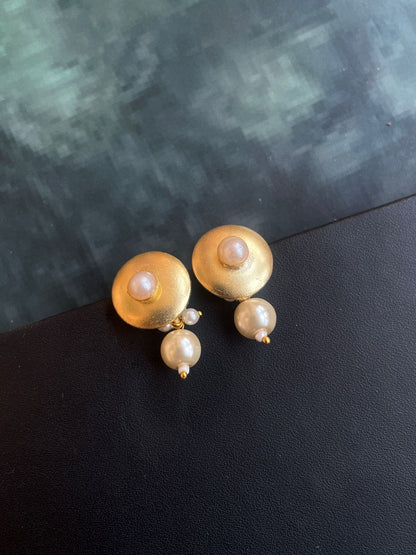 Monalisa Stone with Pearl Golden Stud Earring