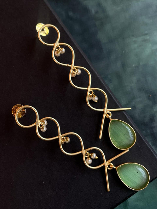 Monalisa Stone Zigzag Golden Earring