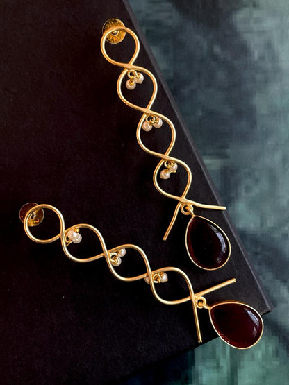 Monalisa Stone Zigzag Golden Earring