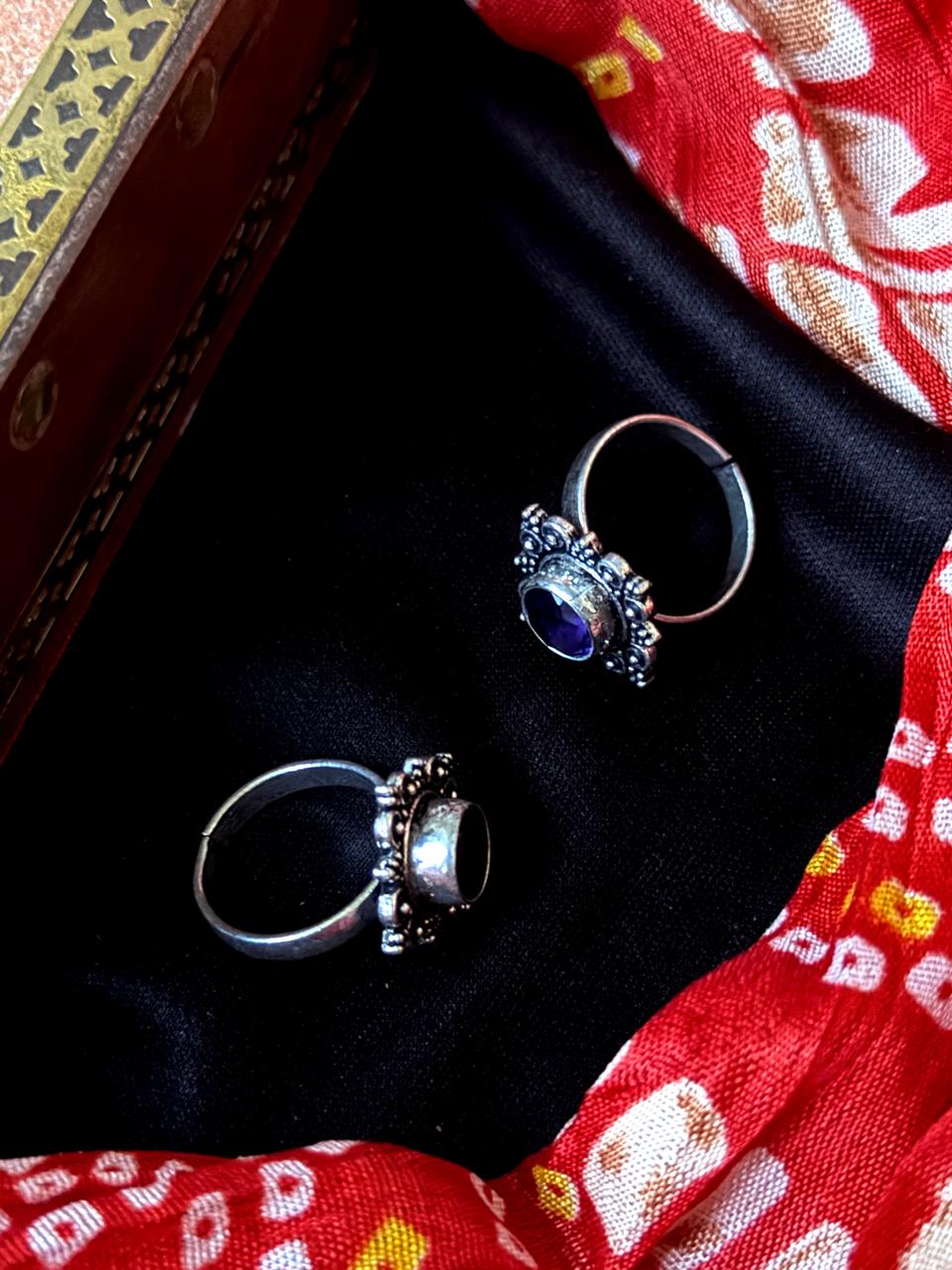 Monalisa Stone Oxidized Toe Ring