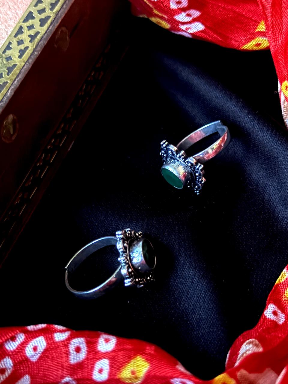 Monalisa Stone Oxidized Toe Ring