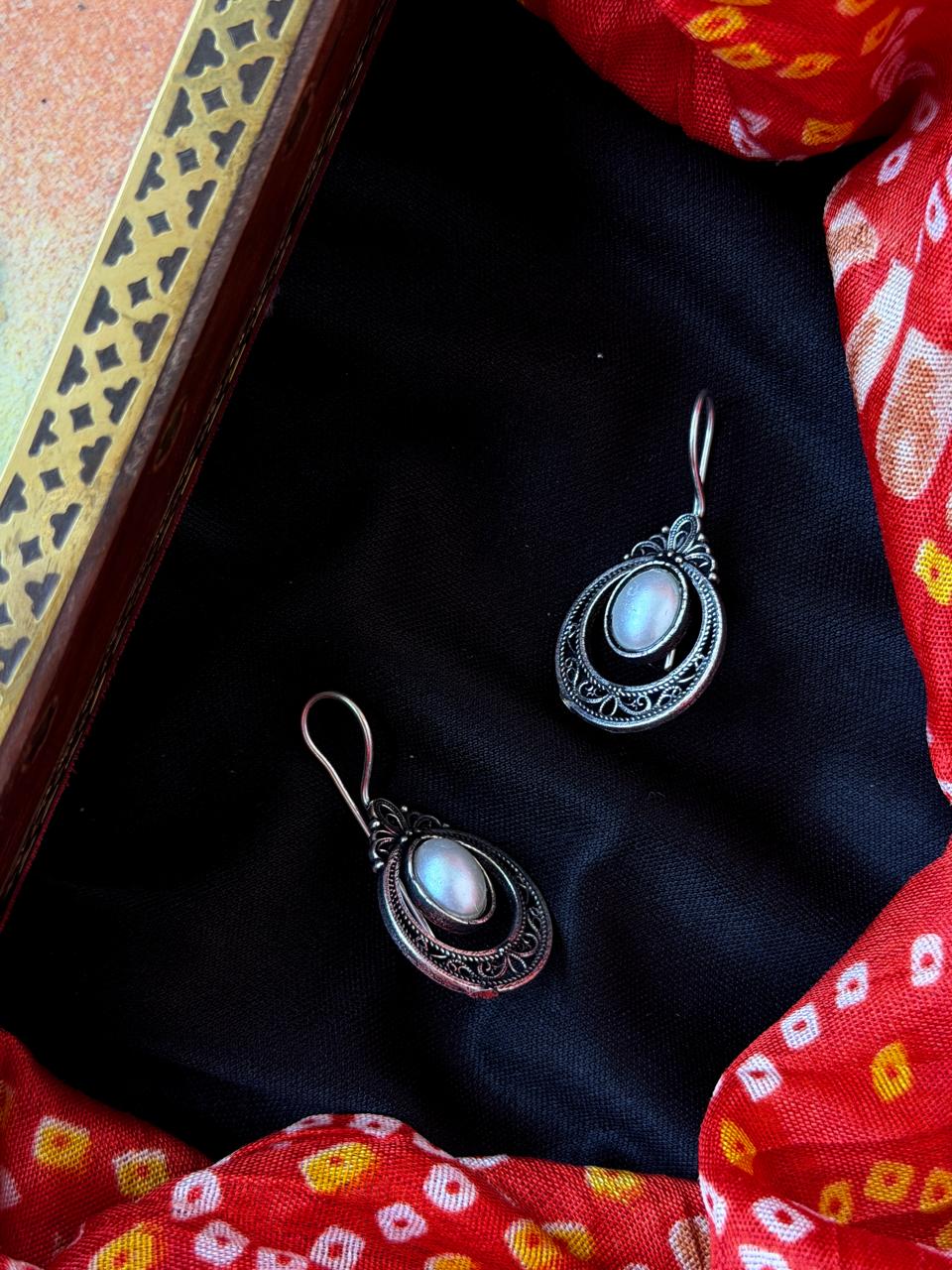 Monalisa Stone Oxidized Earring