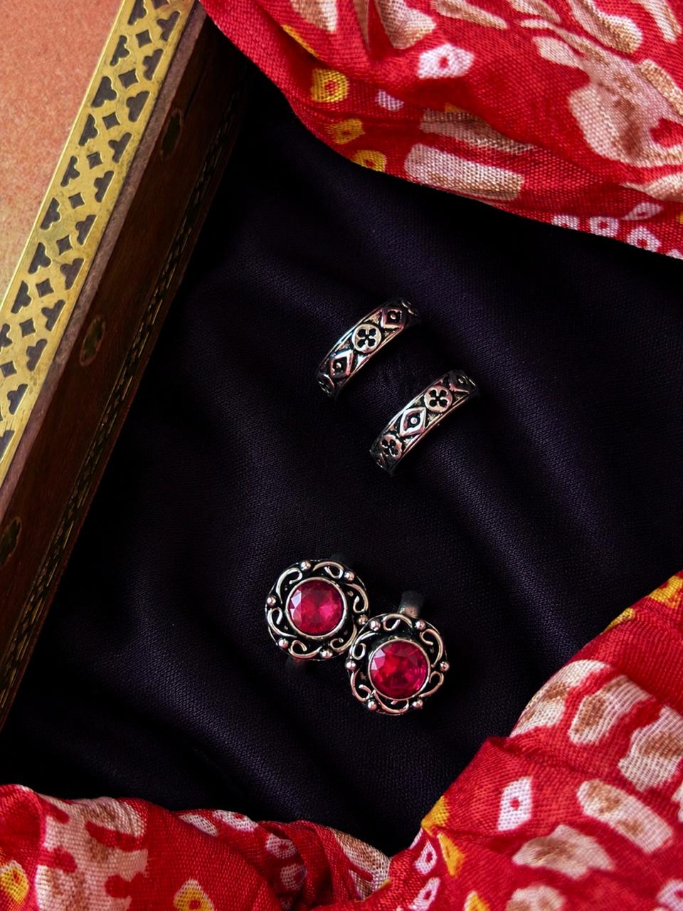Monalisa Stone Oxidized Tow Ring (set of 2 pairs)