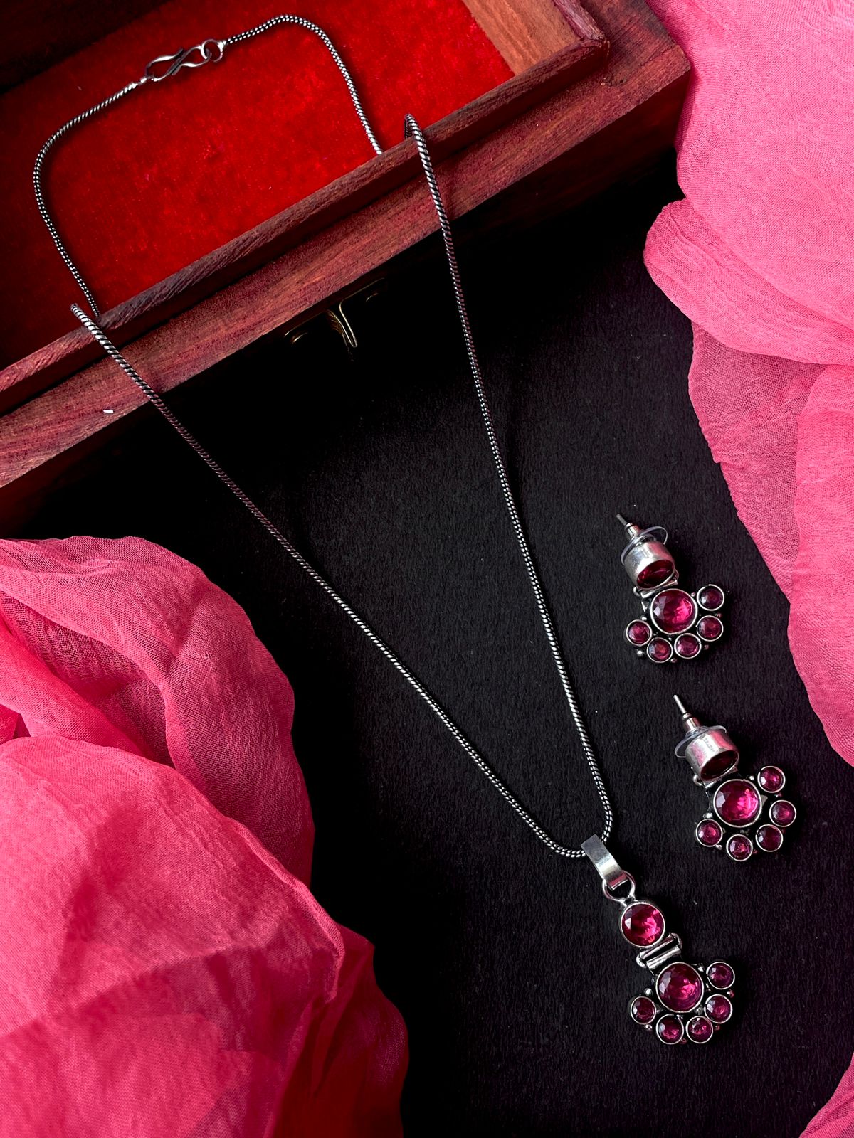 Monalisa Stone Pendant Chain Necklace with Earring Set