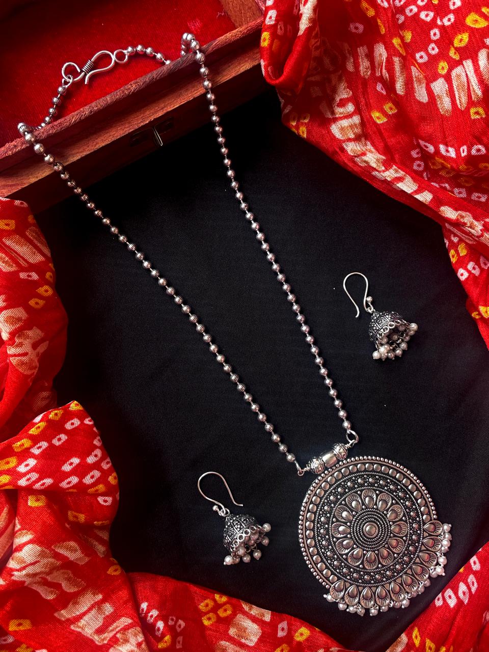 Oxidized Pendant Chain Necklace with Earring set