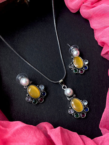 Monalisa Stone Pendant Chain Necklace with Earring set