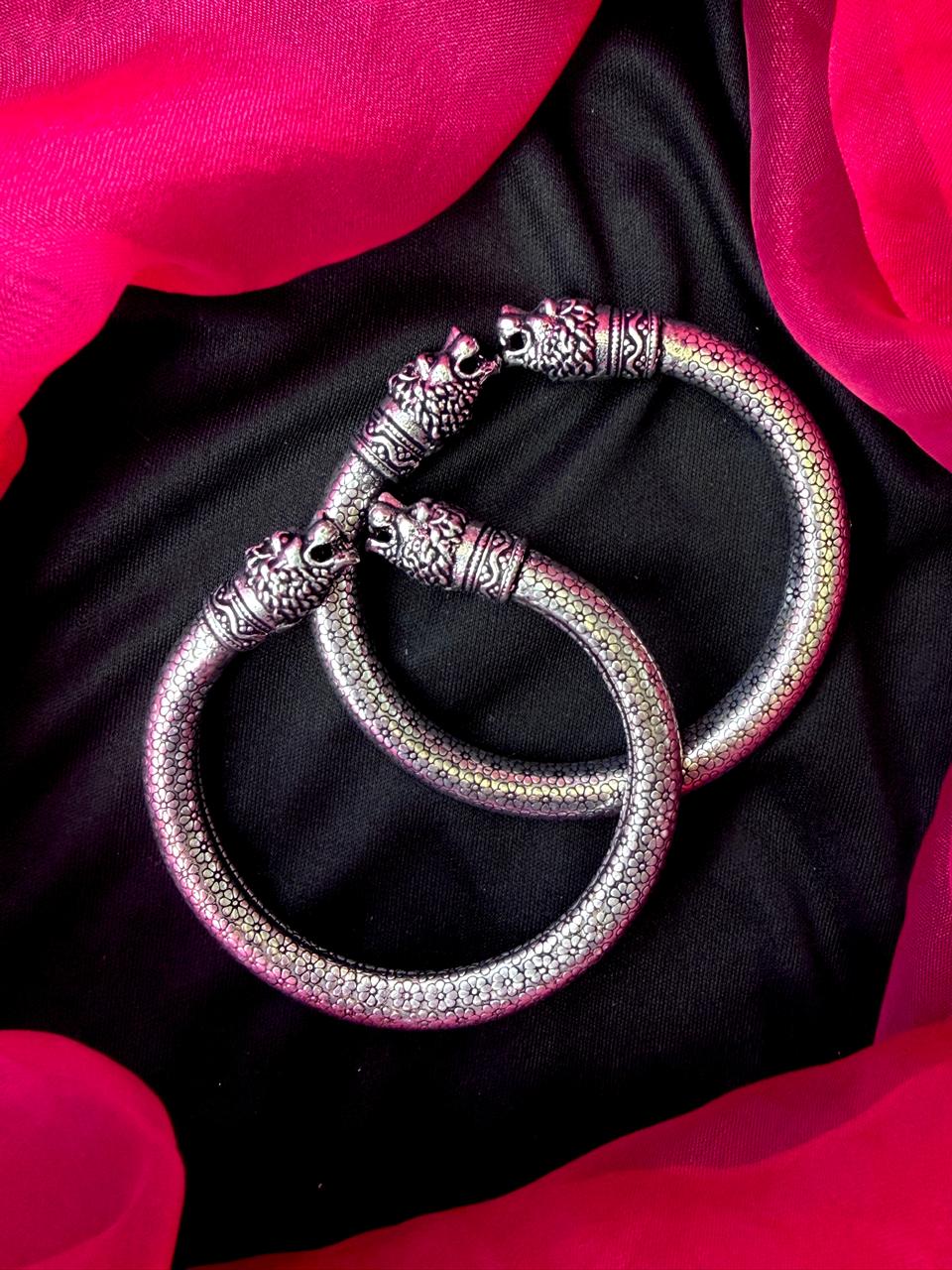 Oxidized Lion End Openable Kada set