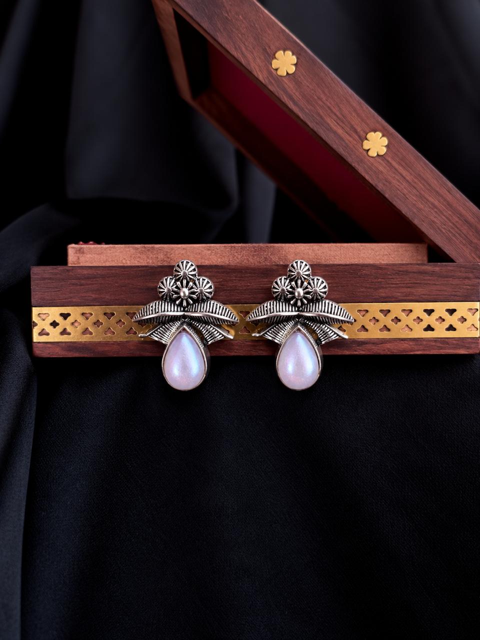 Monalisa Stone Oxidized Geometrical Earring