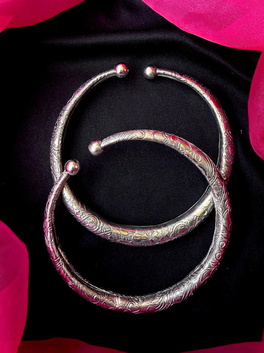 Oxidized Floral Print Anklet set