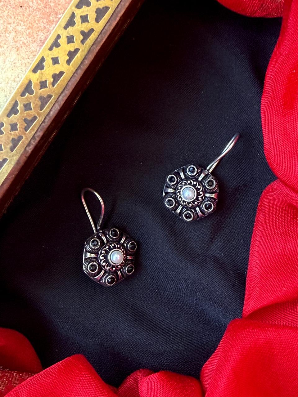 Stone Pearl Oxidized Earring
