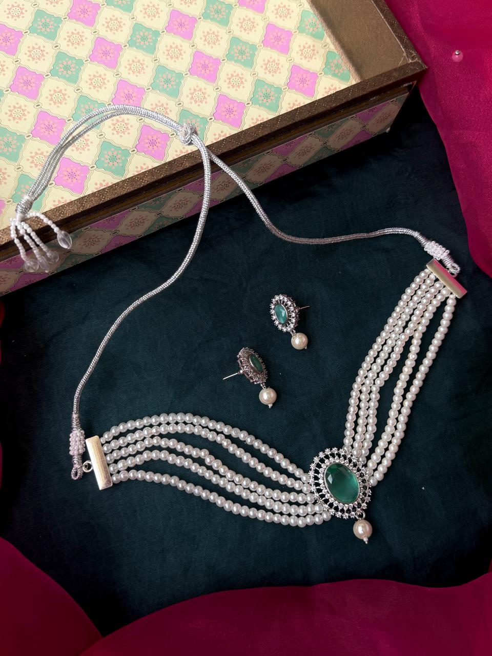 Monalisa Stone Pendant Pearl Mala Choker Necklace with Earring set