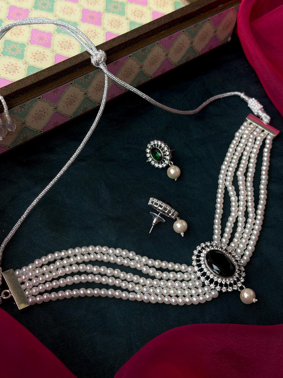 Monalisa Stone Pendant Pearl Mala Choker Necklace with Earring set