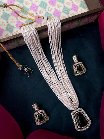 Monalisa Stone Pendant Pearl Mala Necklace with Earring set