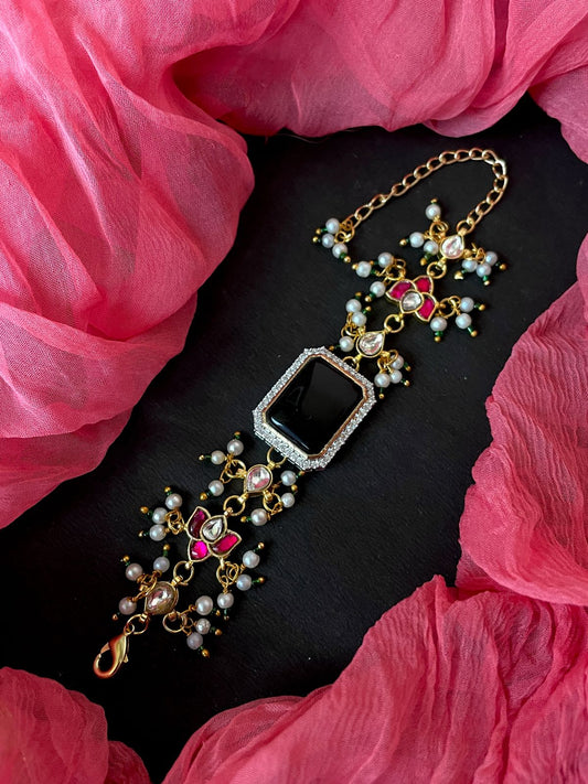 AD with Monalisa Stone and Pachi Kundan Beaded Bracelet