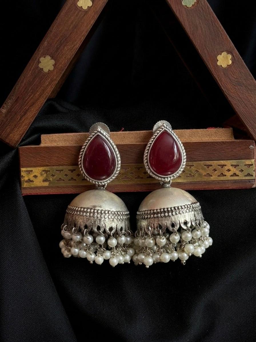 Monalisa Stone Top with Silver Replica Jhumki Earring