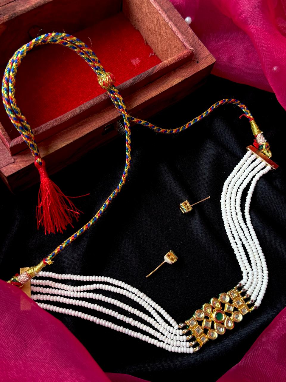 Kundan Pendant Pearl Mala Choker Necklace with Kundan earring set