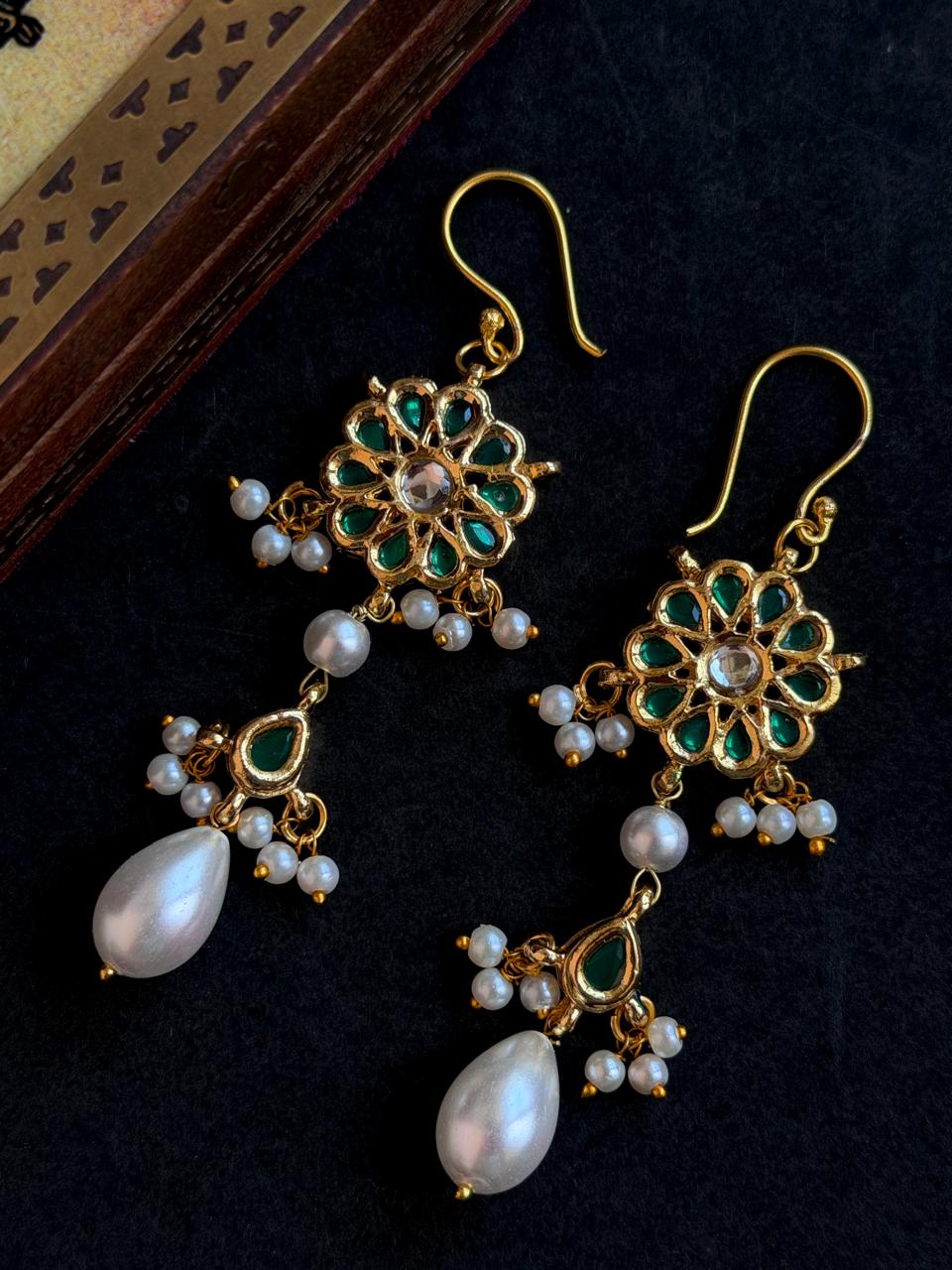 Kundan with Glass Pearl Partywear Earring