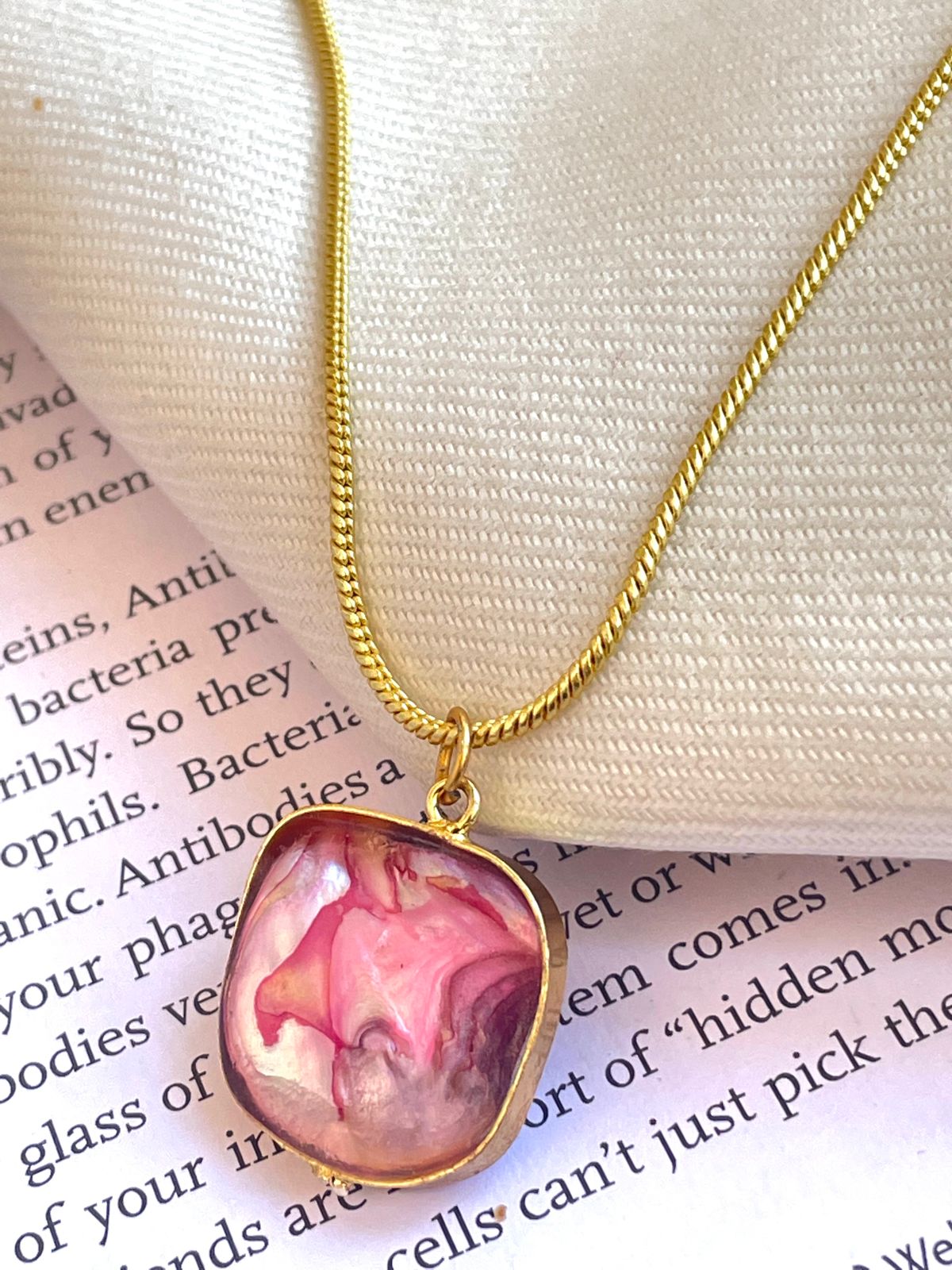 Shell Pendant Chain Necklace