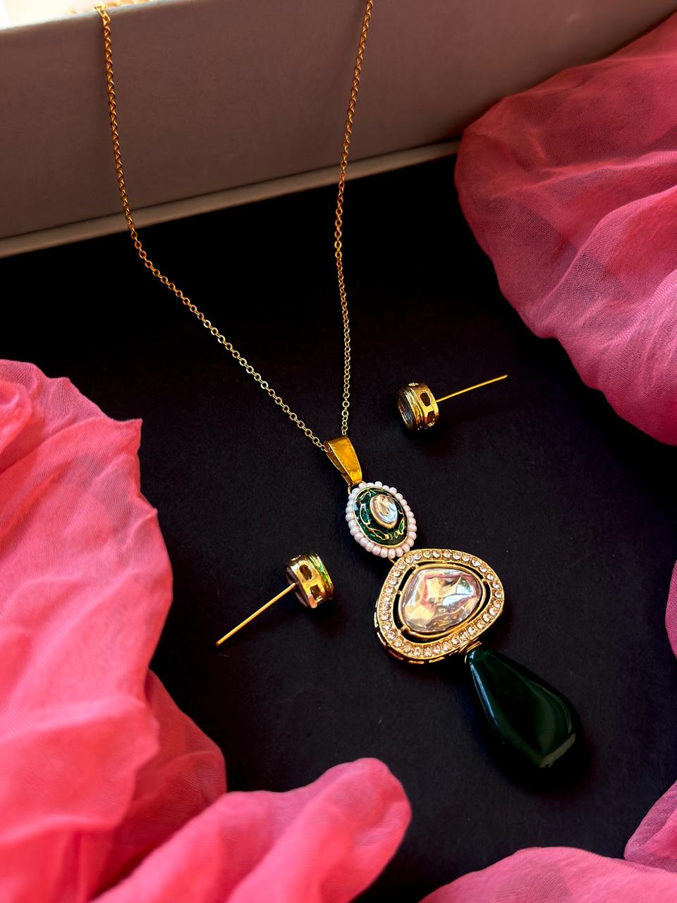 Kundan with Stone Pendant Chain Necklace and Kundan Earring set