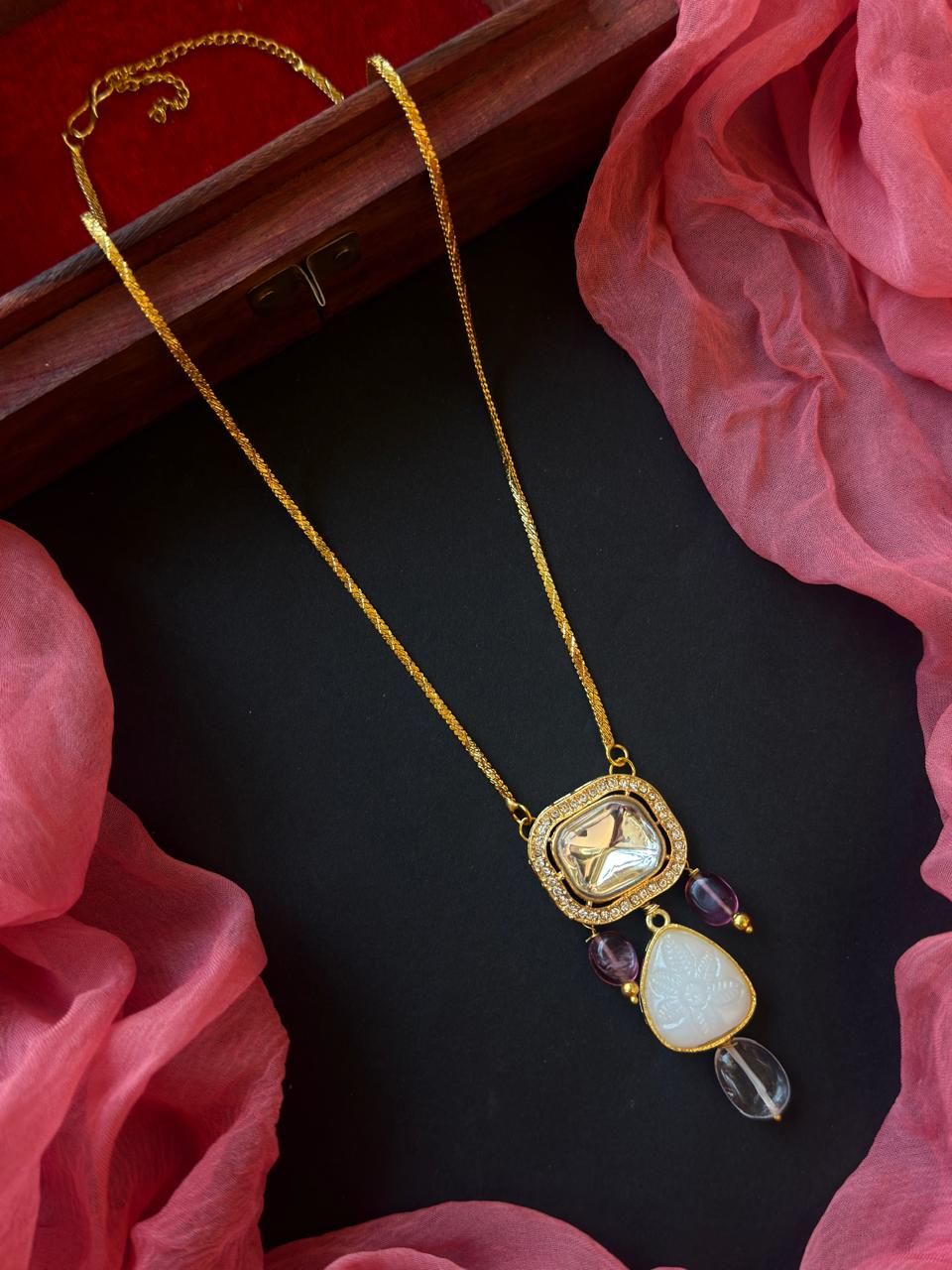 Carving Stone with Kundan Pendant Chain Necklace