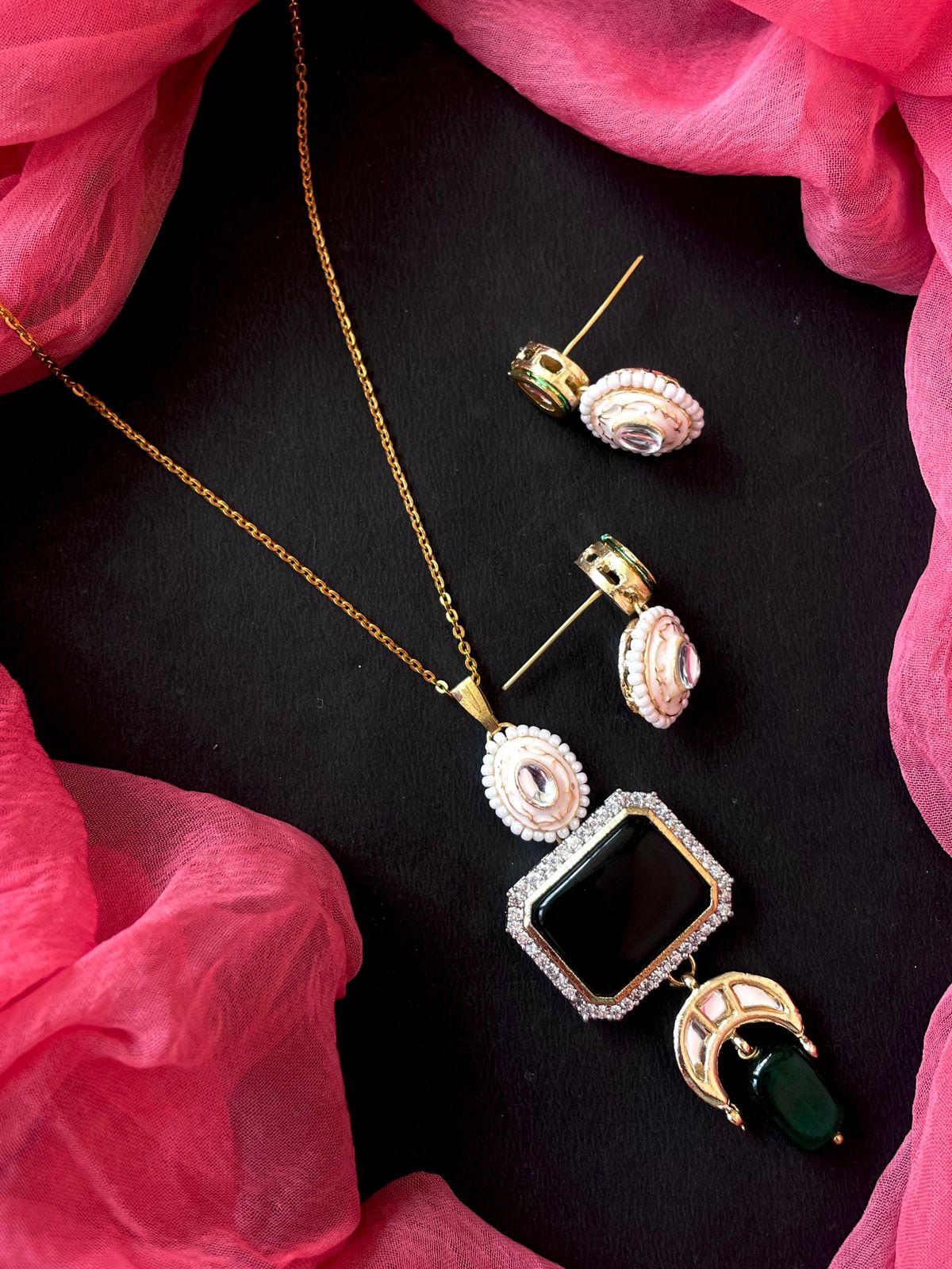 AD with Monalisa Stone Kundan Meenakari Pendant with Earring Set