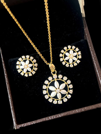 AD stone with Paerl Pendant and Earring set