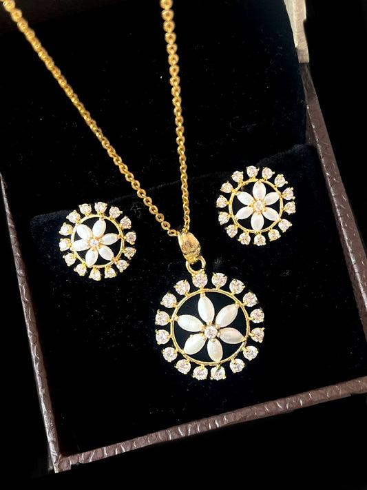 AD stone with Paerl Pendant and Earring set