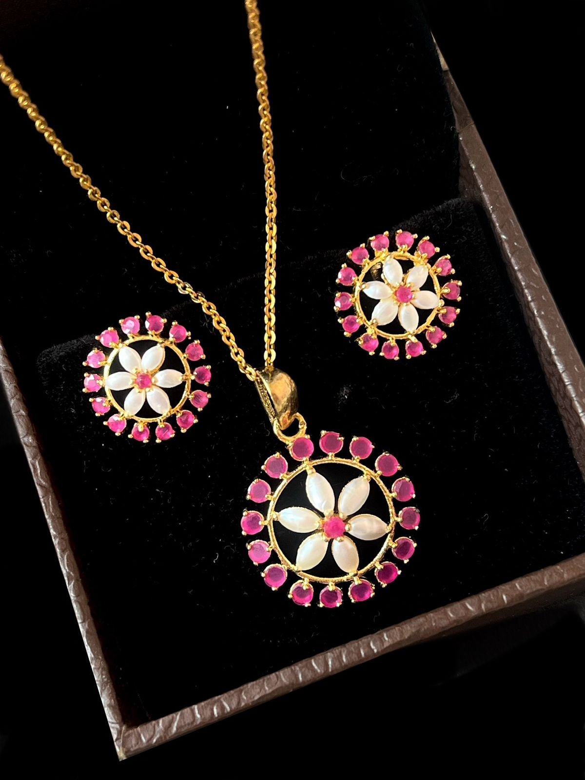 AD stone with Paerl Pendant and Earring set